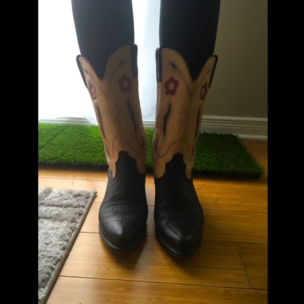 Durango real leather cowboy boots size 7 1/2, fits like 8